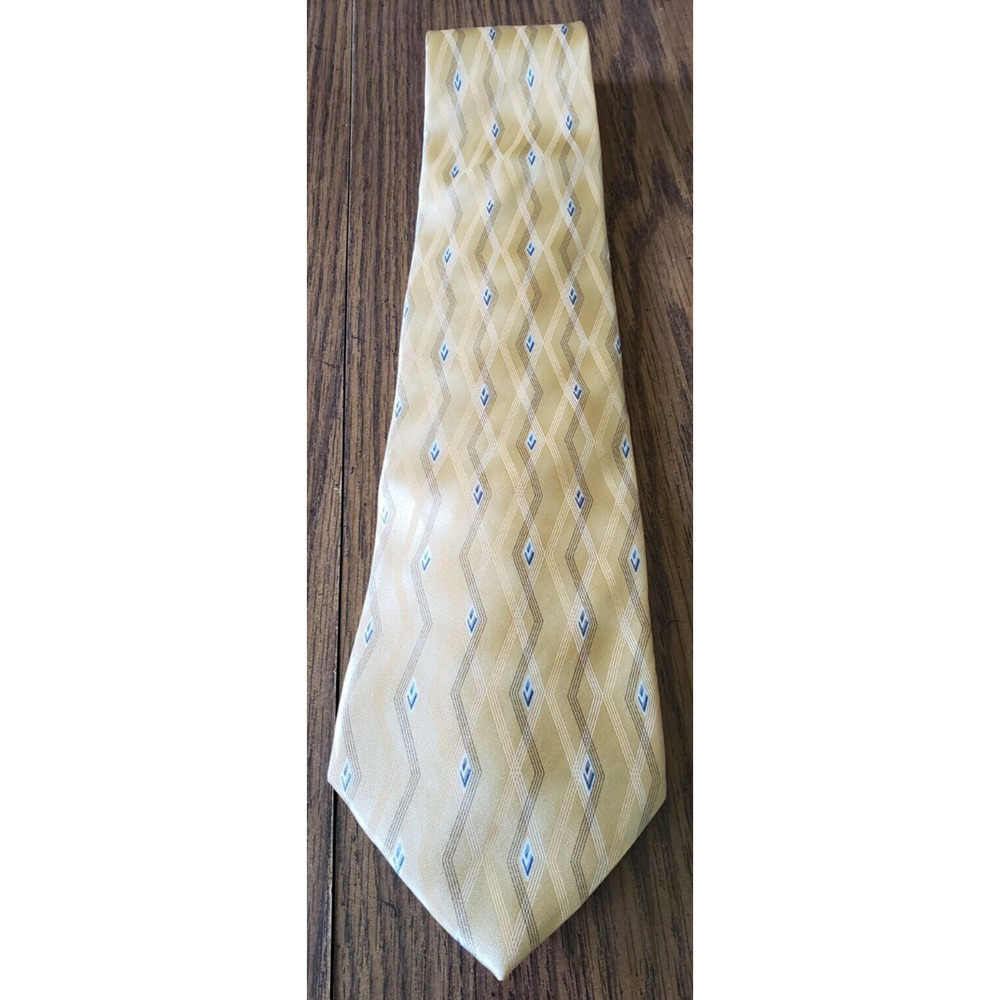 Arrow Geometric 4" X 59" Diamond Pattern Yellow Necktie Tie
